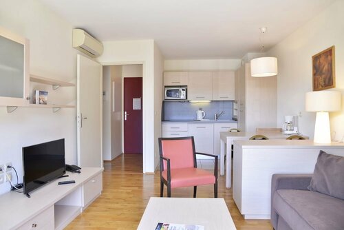 Гостиница Hotel & Residence La Villa Du Lac в Лон-ле-Сонье