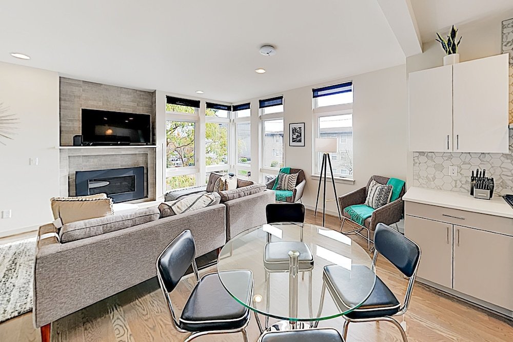 Фото New Listing! New-build Ballard: Rooftop Deck 4 Bedroom Home