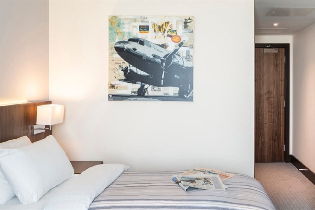 Фото St Giles Heathrow Hotel