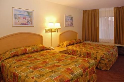 Фото Relax Inn And Suites