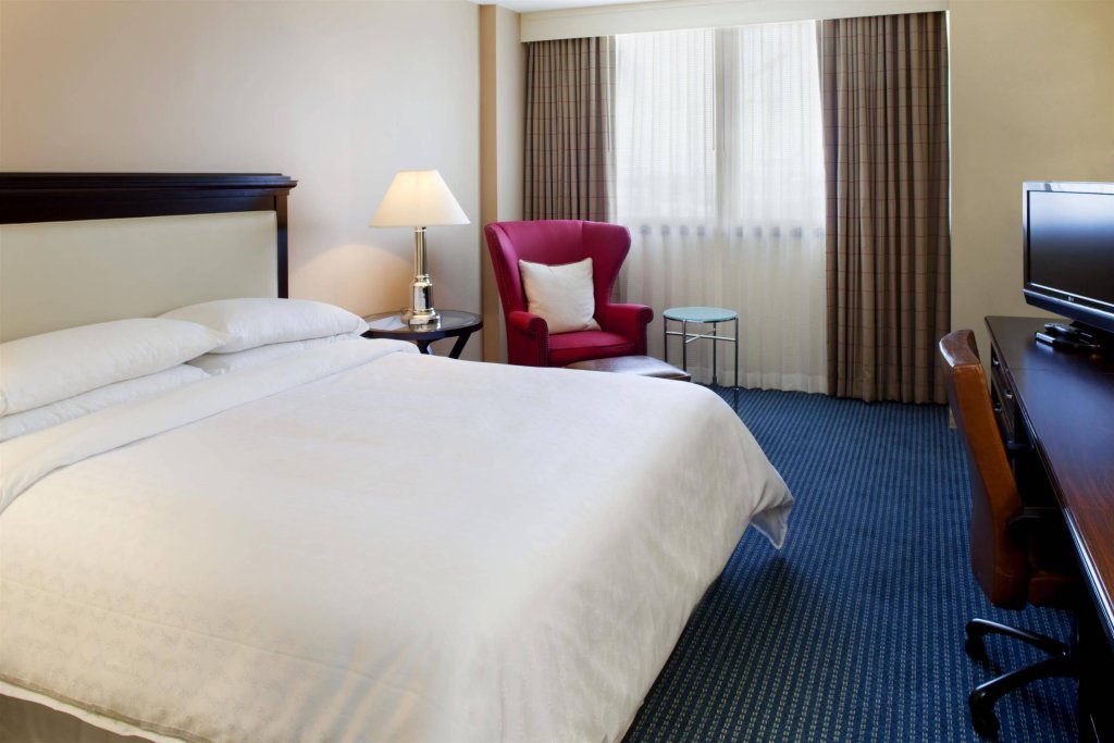 Фото Sheraton Norfolk Waterside Hotel