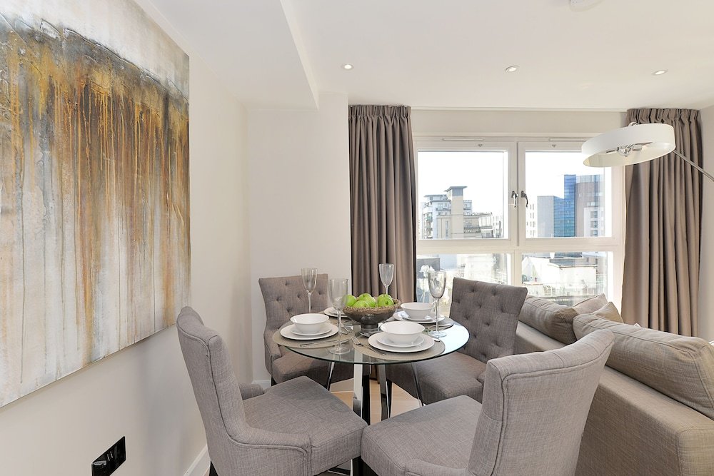 Фото Vauxhall Bridge Road by Q Apartments