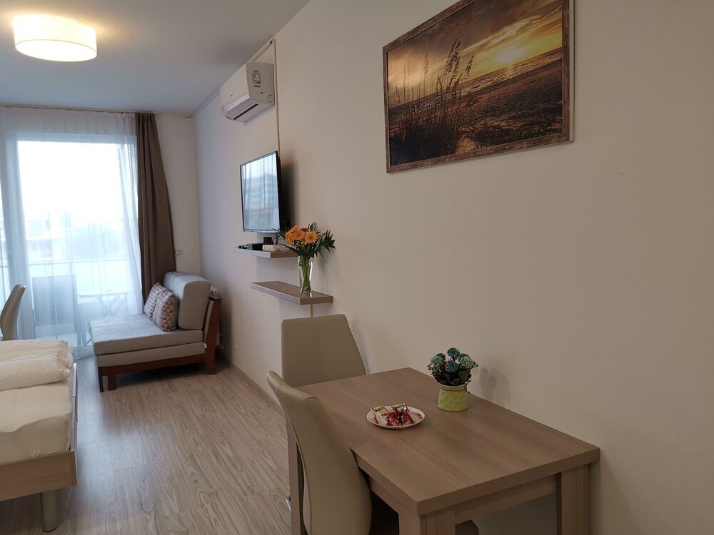 Фото Corvin Holiday Apartment Hotel