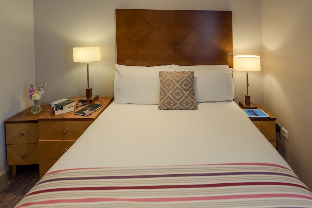 Фото Premier Suites Manchester