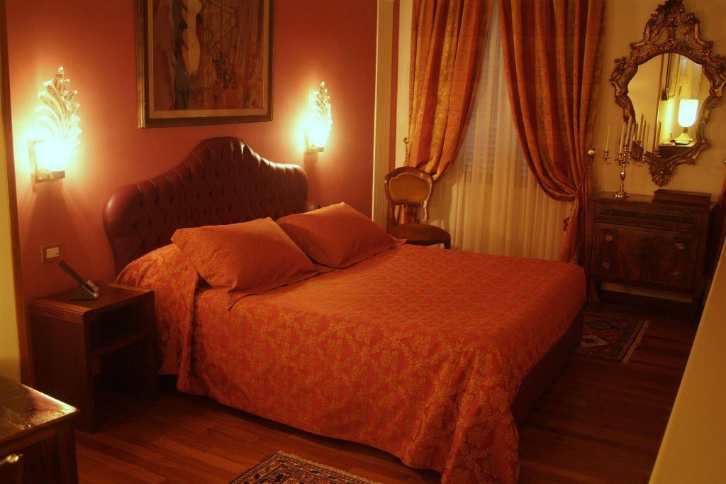 Фото The Tuscanian Hotel