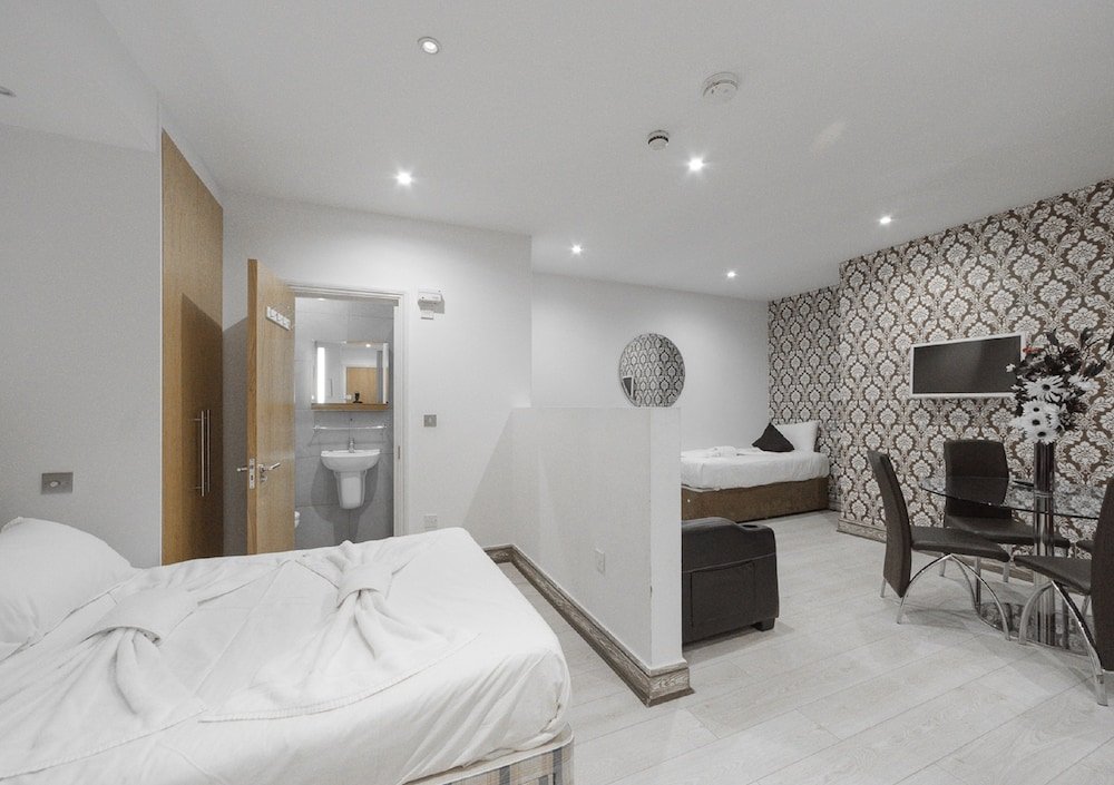 Фото Hyde Park Superior Apartments