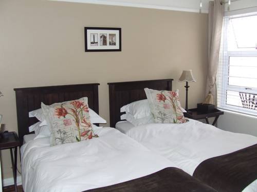 Фото River Road Guest House