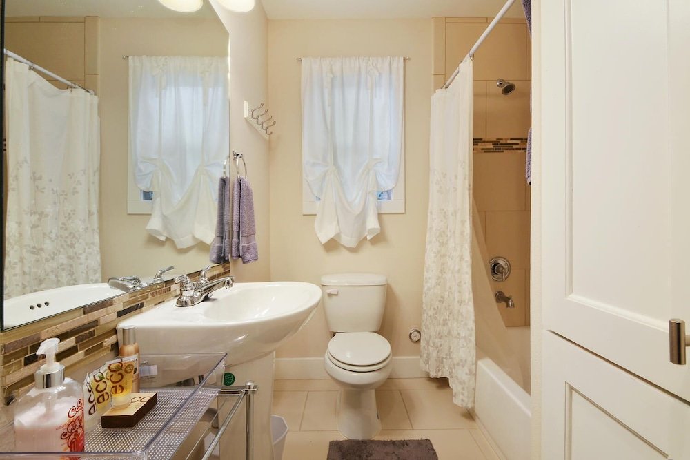 Фото 2br Renovated Austin Coach House by RedAwning