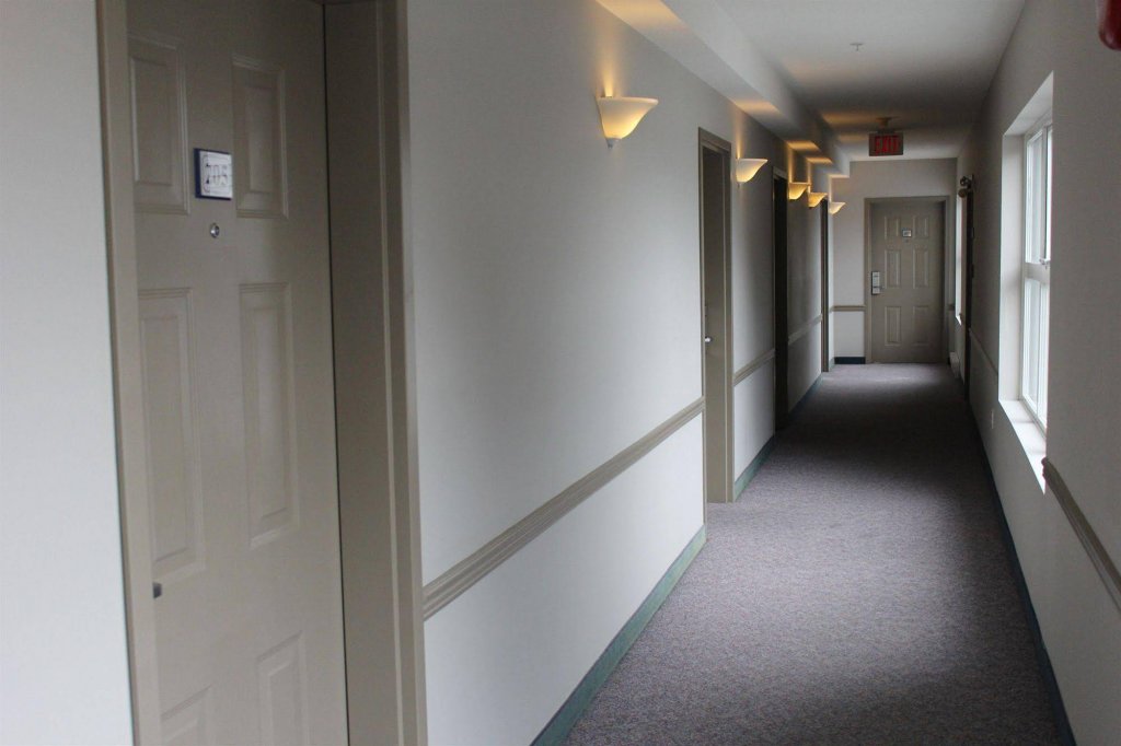 Фото Quarterdeck Inn & Marina Resort