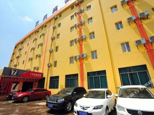 Гостиница 7Days Inn Kunming East Station Juhua Overpass в Куньмине