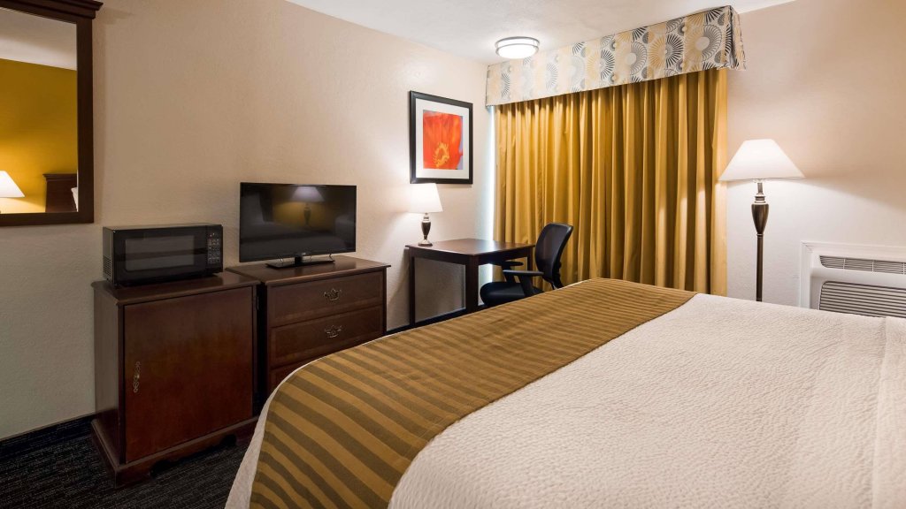 Фото Best Western Village Inn