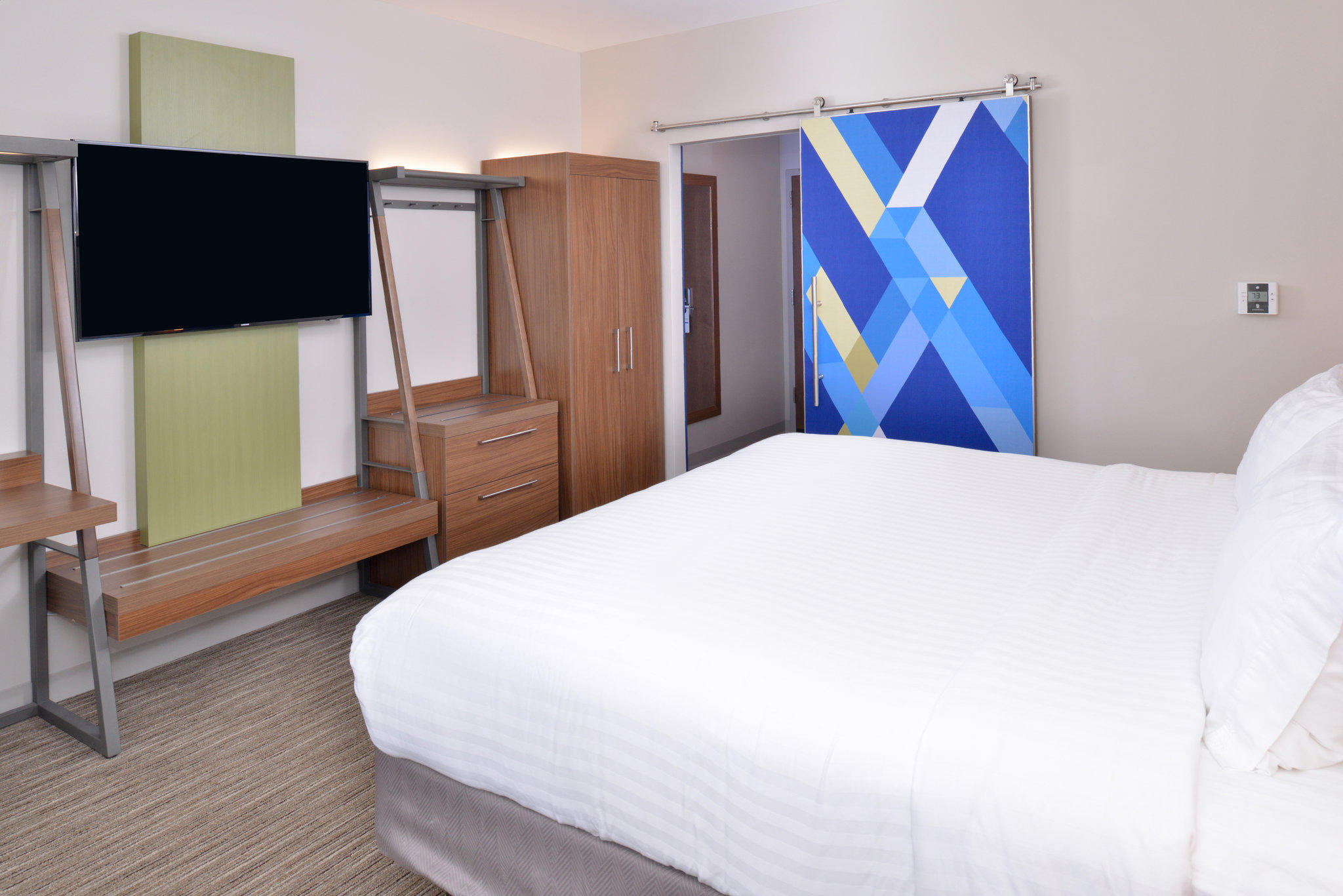 Фото Holiday Inn Express & Suites Madison, an Ihg Hotel