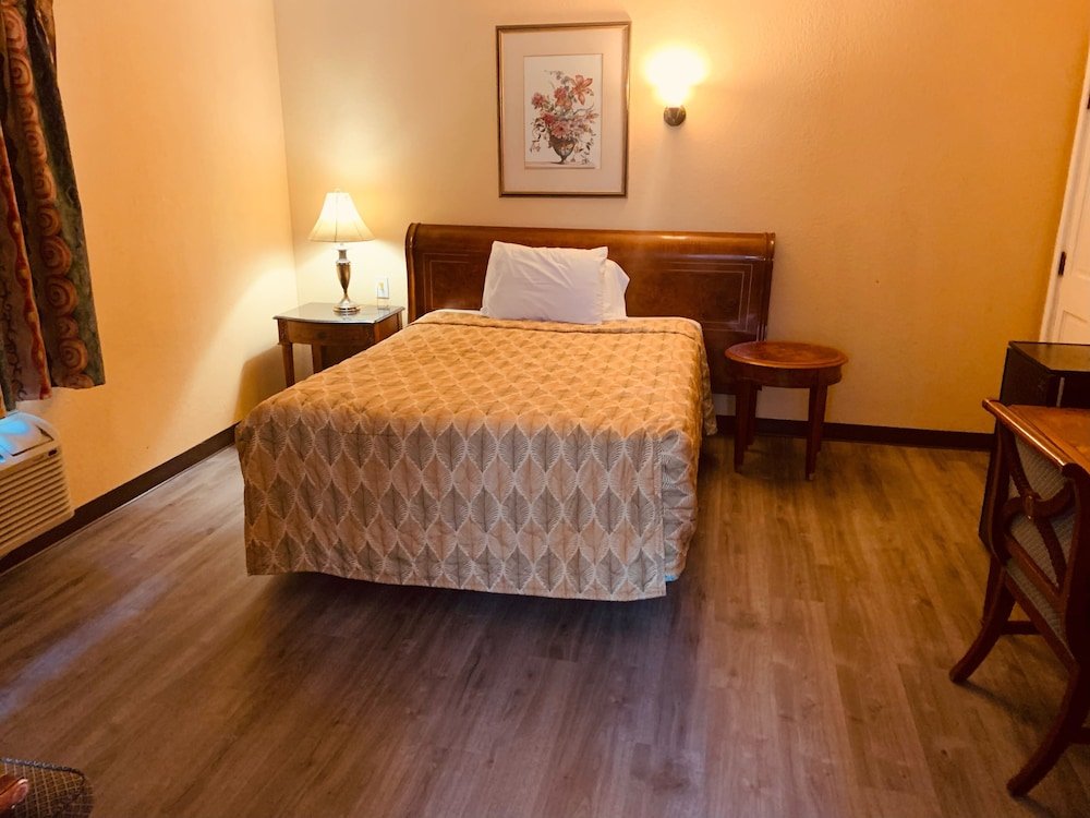 Фото Candle Bay Inn