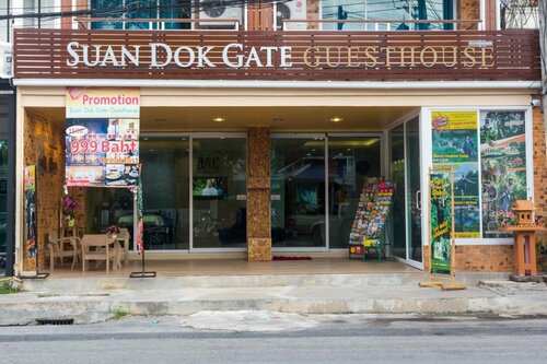 Гостиница Suan Dok Gate Guesthouse в Чиангмае