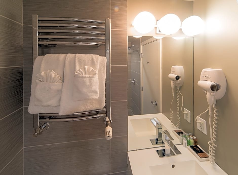 Фото Nuvo Hotel Suites