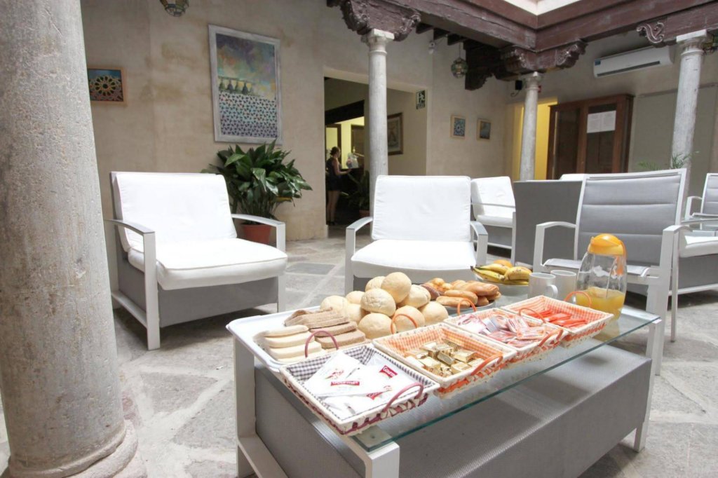 Фото Hotel Mercader de Sedas