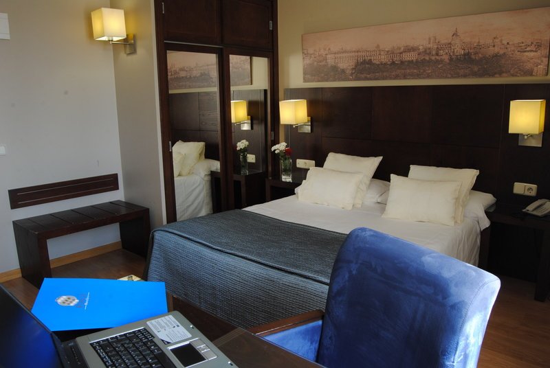 Фото Hotel Porcel Ganivet