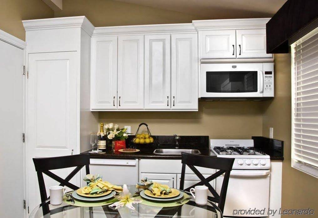 Фото Monterey Peninsula Inn