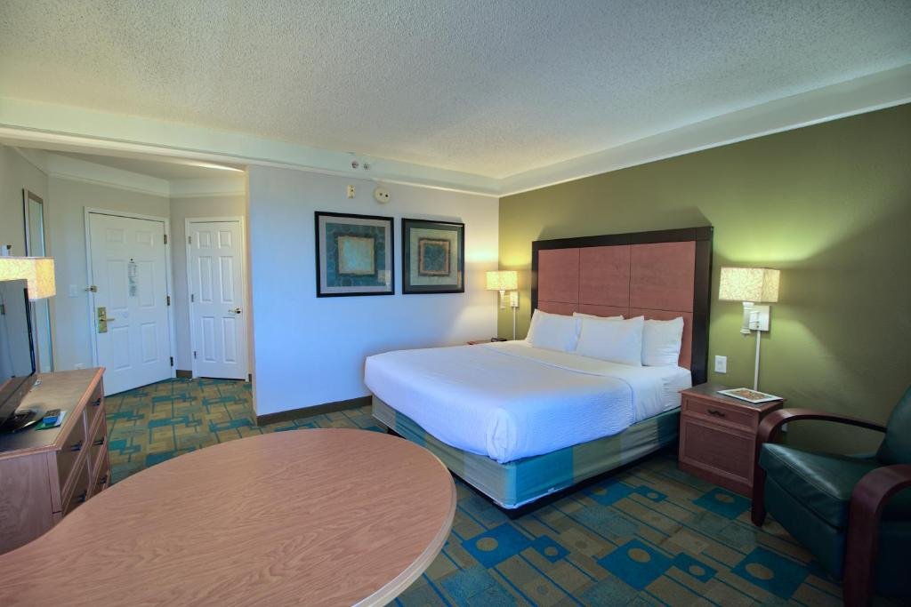 Фото La Quinta Inn & Suites by Wyndham Orlando i Drive/Conv Ctr