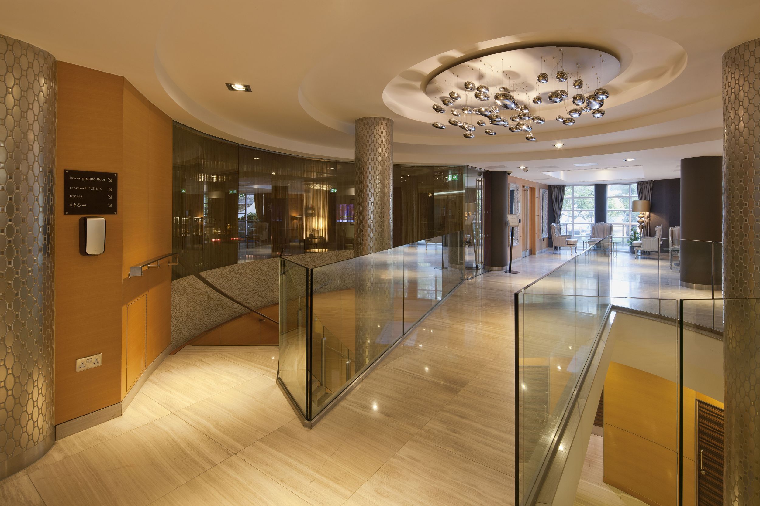 Фото DoubleTree by Hilton London Kensington