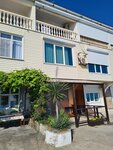 Zamok u morya (Village of Loo, Azovskaya ulitsa, 17), guest house