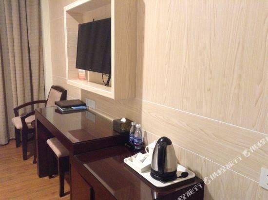 Фото Baiyun City Hotel (Guangzhou Railway Station Subway Branch)