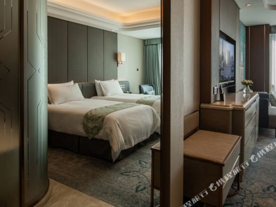 Фото Oriental Riverside Bund View Hotel