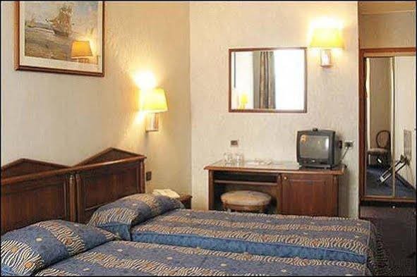 Фото Hôtel Meslay République