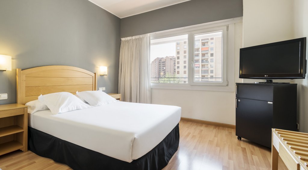 Фото Hotel Ilunion Romareda