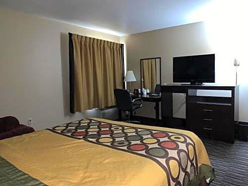 Фото Super 8 by Wyndham Germantown/Milwaukee