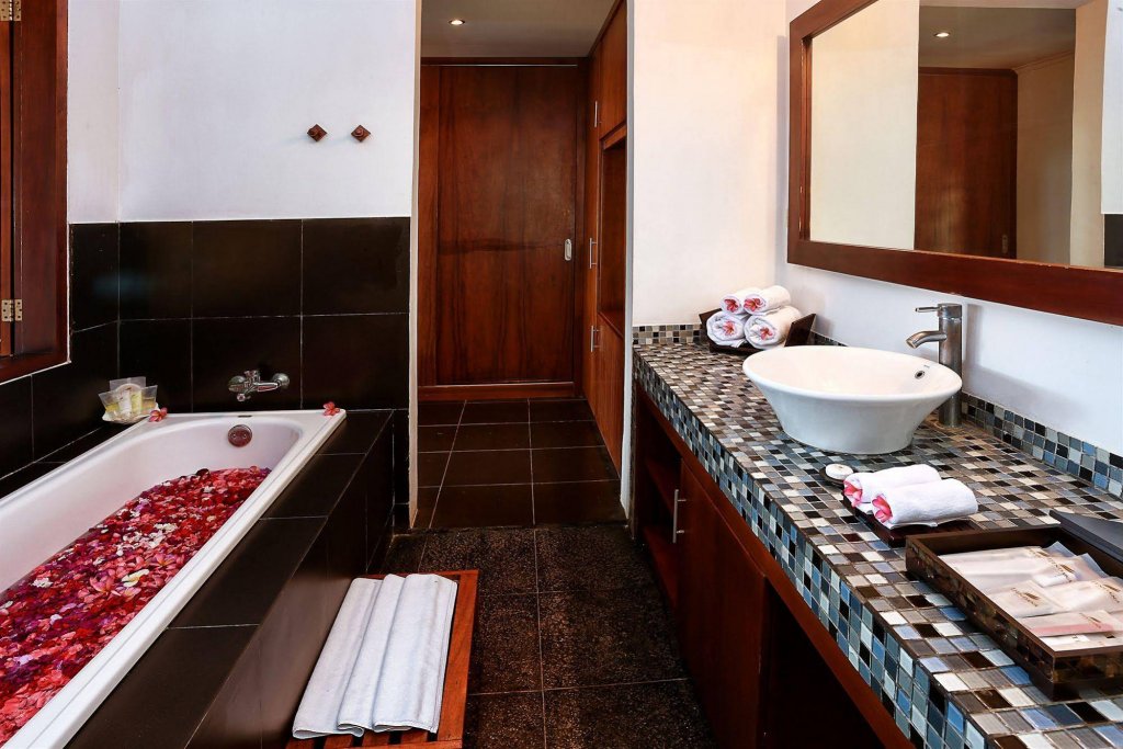 Фото Nirwana Beach & Resort