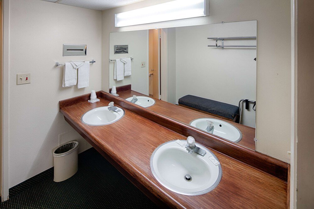 Фото Ramada by Wyndham Modesto Yosemite Area