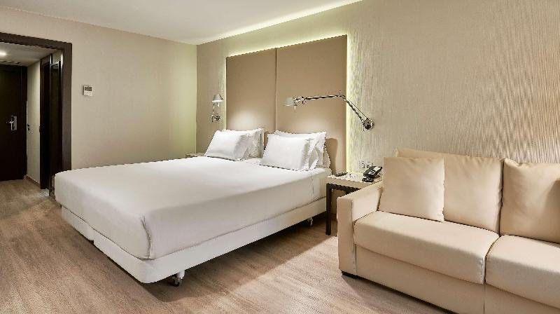 Фото Nh Lleida Pirineos