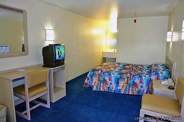 Фото Travelodge by Wyndham Essington Philadelphia Airport