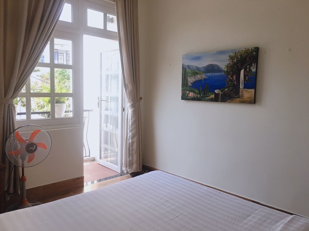 Фото Travellers Nest Hostel