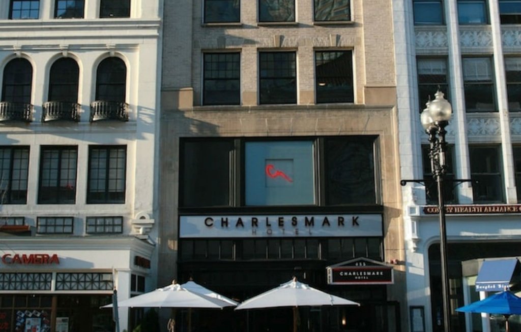Фото Charlesmark Hotel