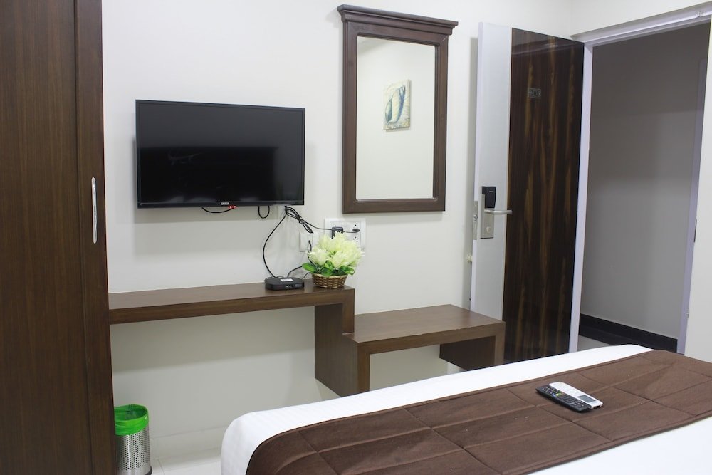 Фото Rithikha Inn Crest