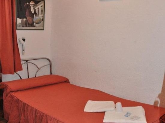 Фото Hostal Los Arcos