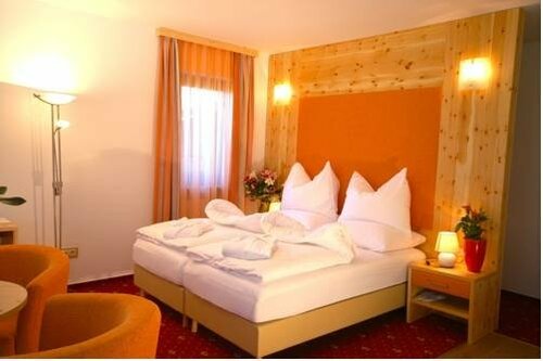 Гостиница Hotel Künstleralm в Капруне
