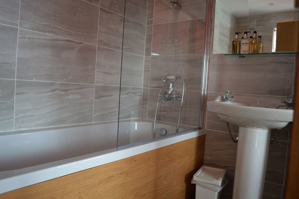 Фото Dukes Folly Hotel