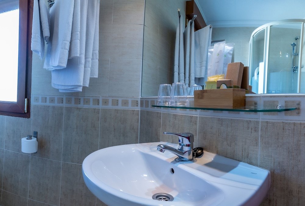 Фото Hostal Rural El Caño by Viverestays