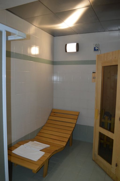 Фото Canadian Hotel