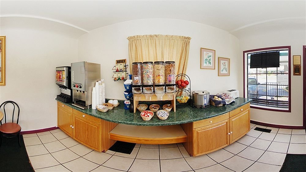 Фото Travelodge by Wyndham Wenatchee