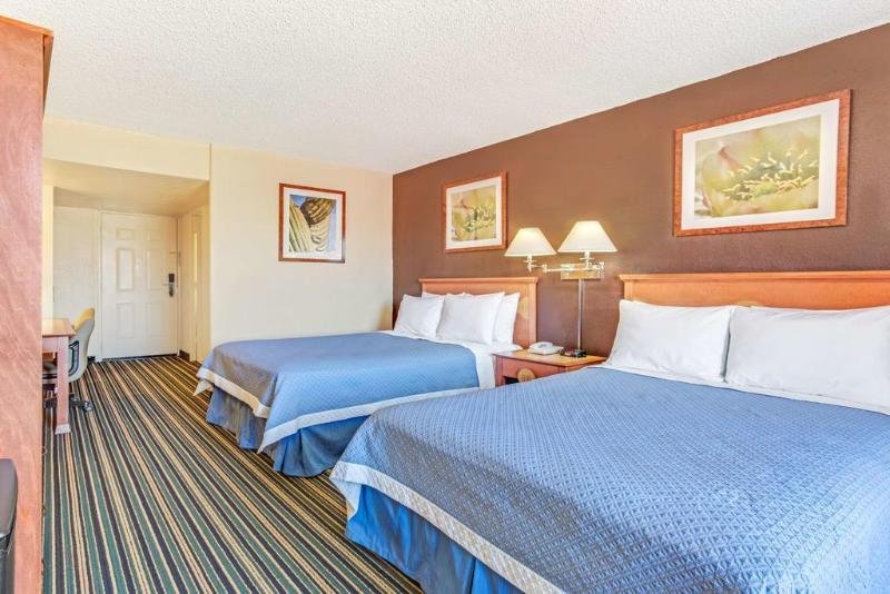 Фото Red Lion Inn & Suites Tucson Downtown