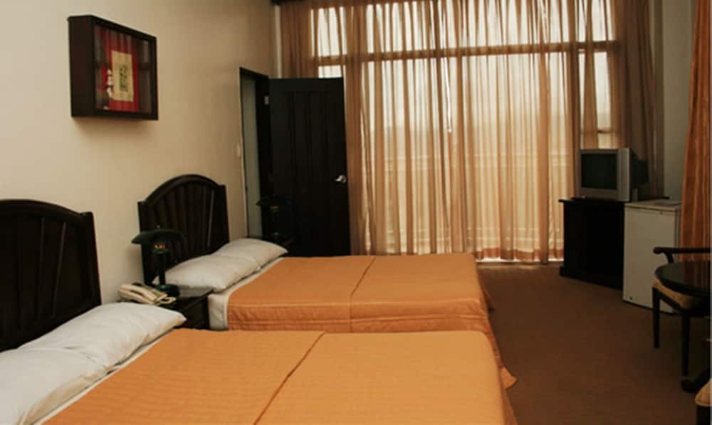 Фото Pines View Hotel