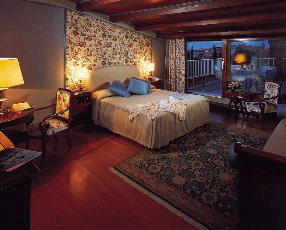 Фото Santa Chiara Hotel