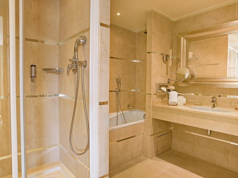 Фото Hotel Renoir