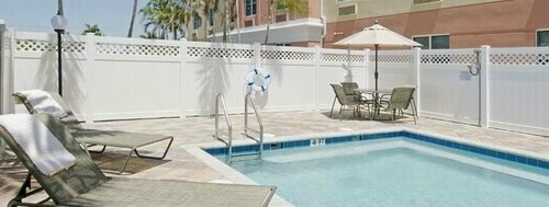 Гостиница Four Points by Sheraton Fort Lauderdale Airport - Dania Beach в Дания Бич