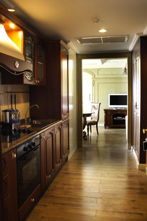 Фото Four Seasons Place