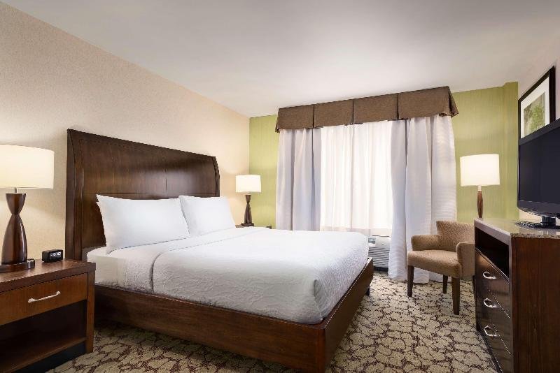 Фото Hilton Garden Inn Stony Brook